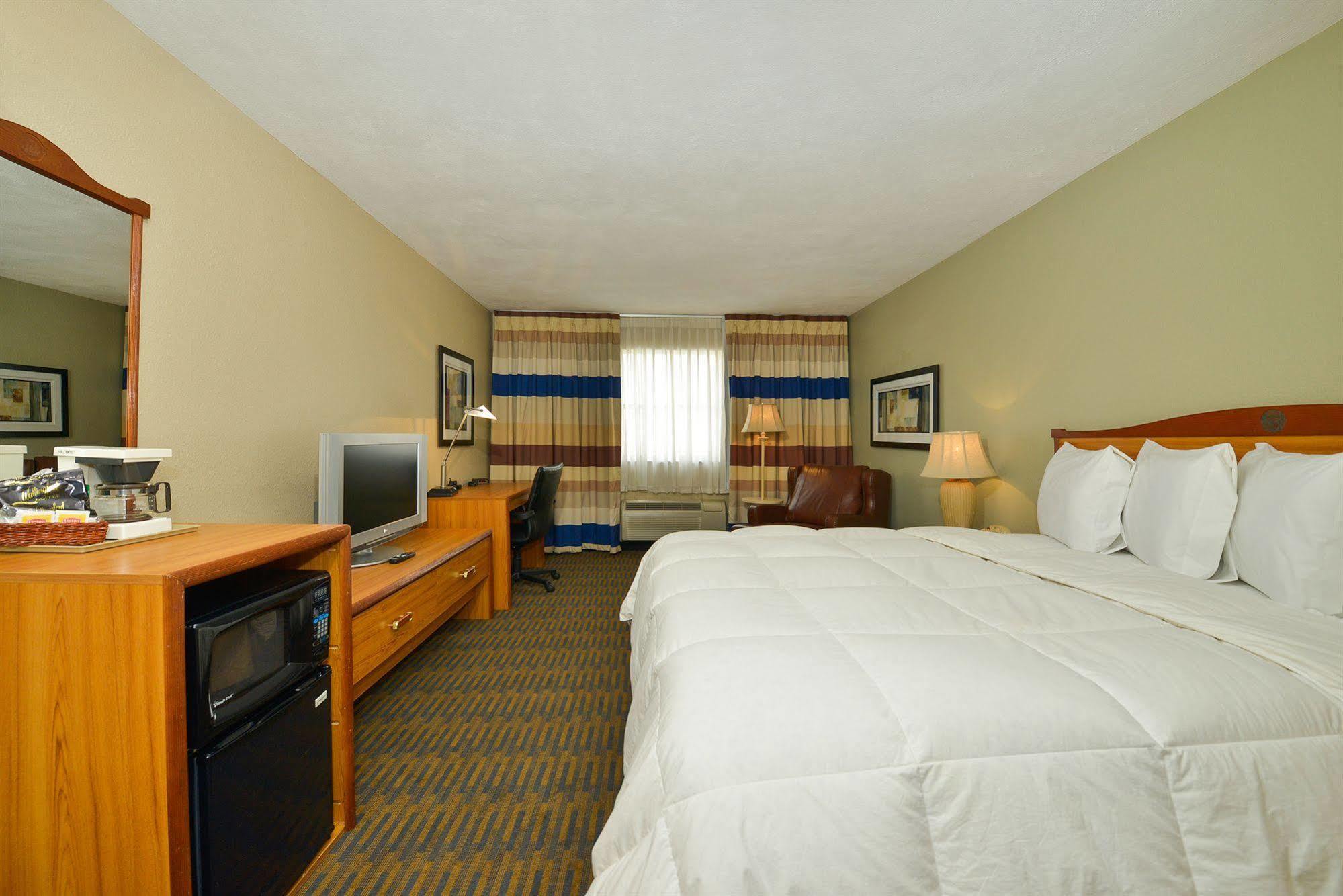Lamplighter Inn And Suites - North Springfield Eksteriør billede